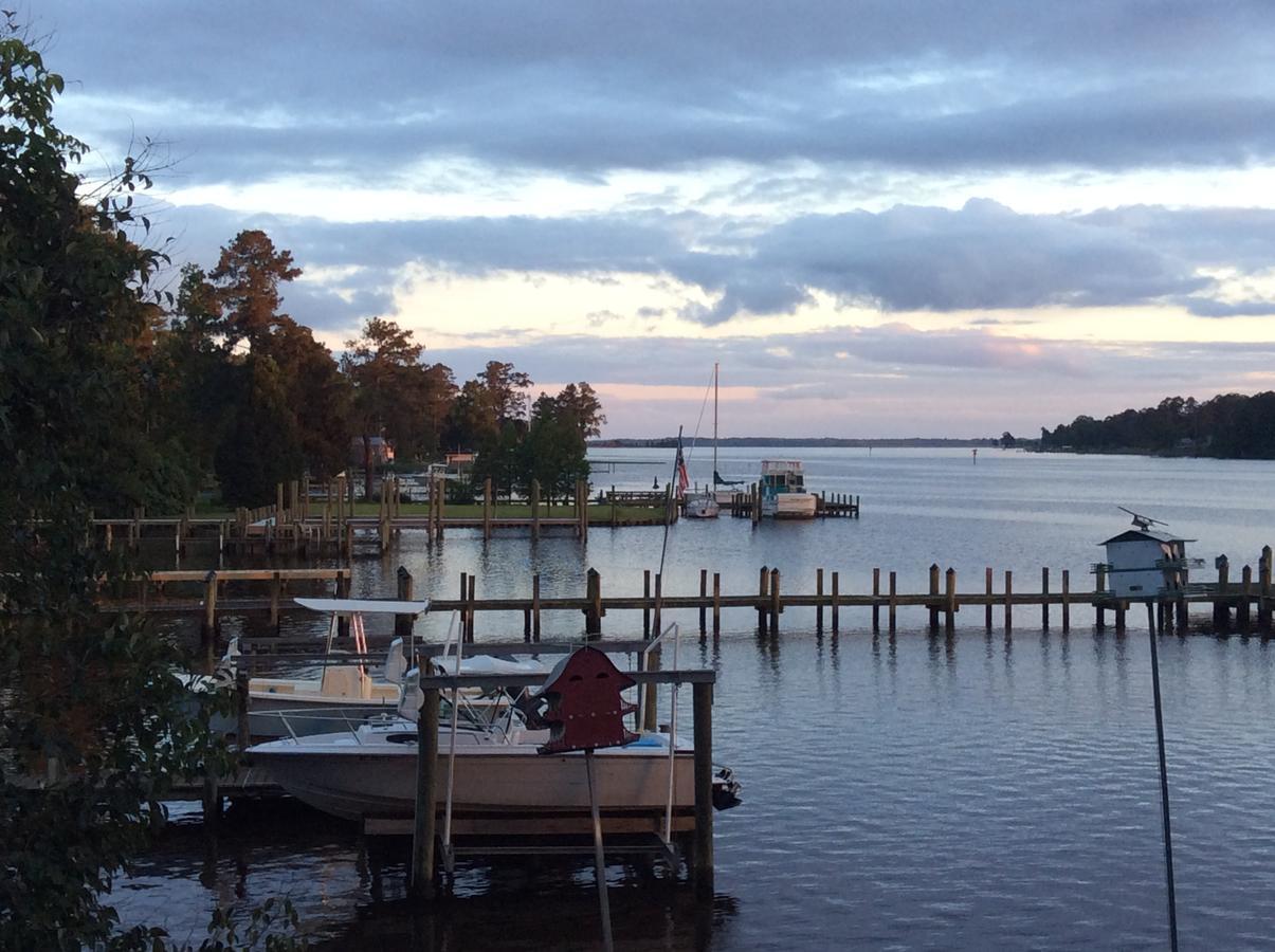 Bath Harbor Marina And Motel Exterior photo