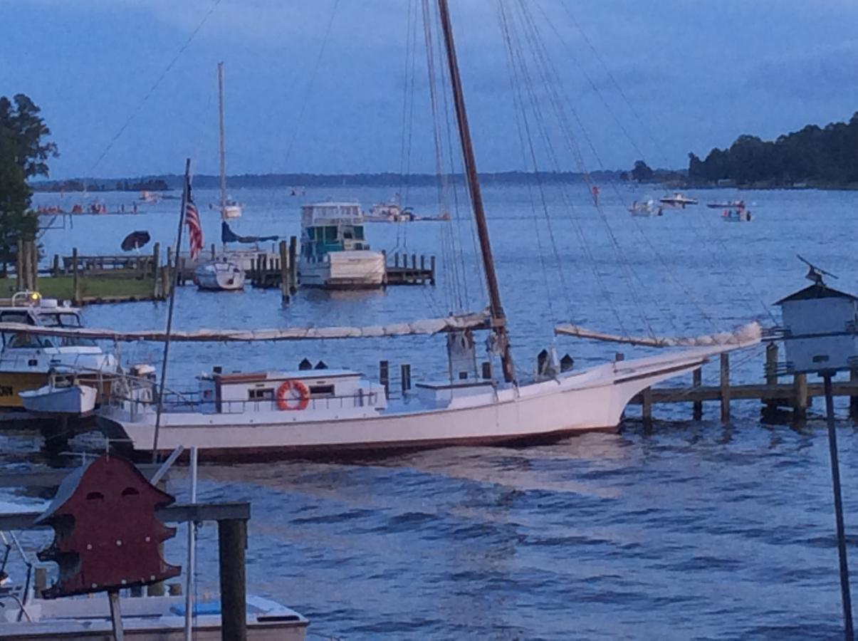 Bath Harbor Marina And Motel Exterior photo
